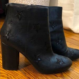 Booties with star detail